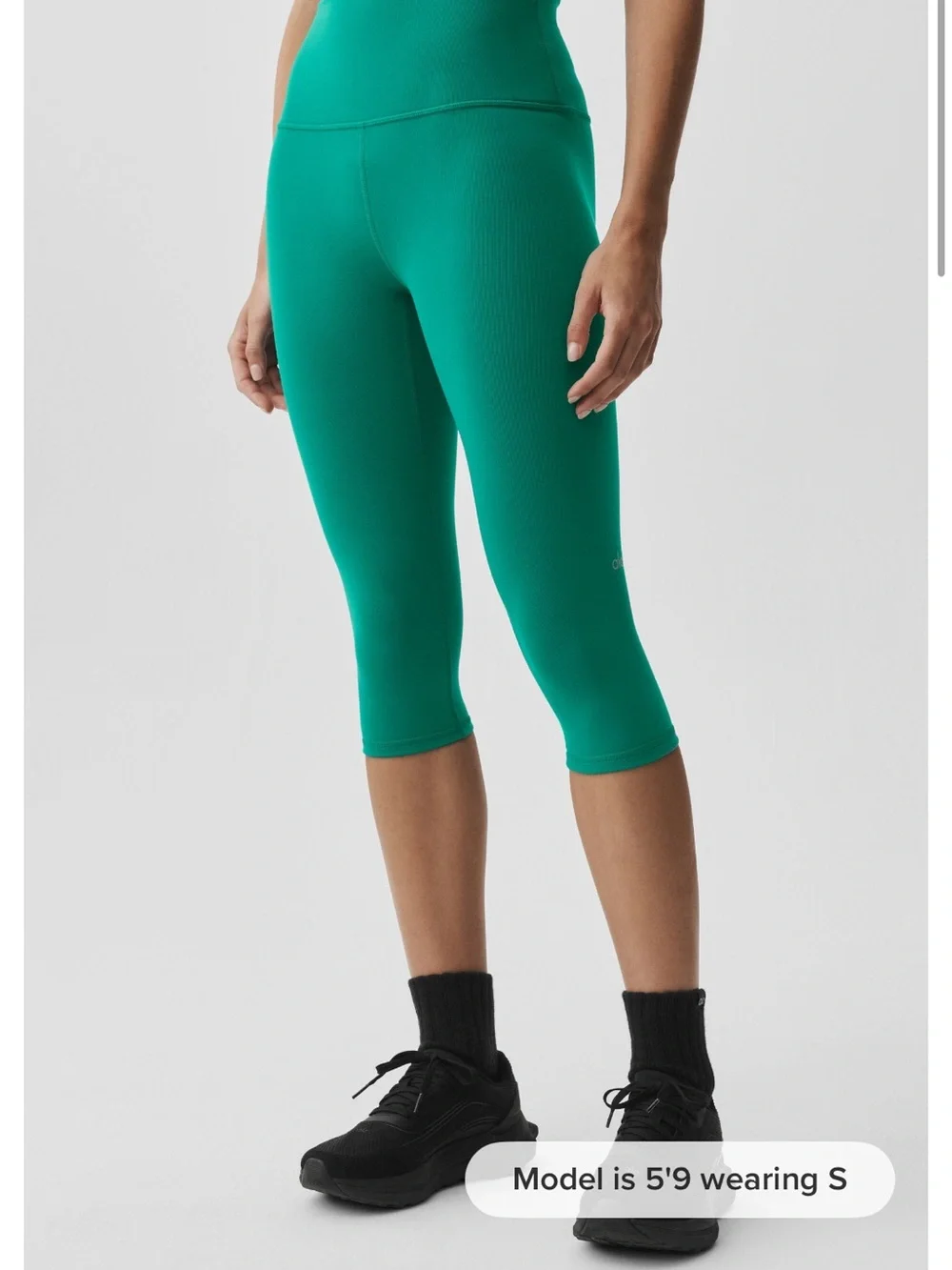 ALO HIGH WAISTED AIR BRUSHED EMERALD GREEN CAPRIS SIZE SMALL